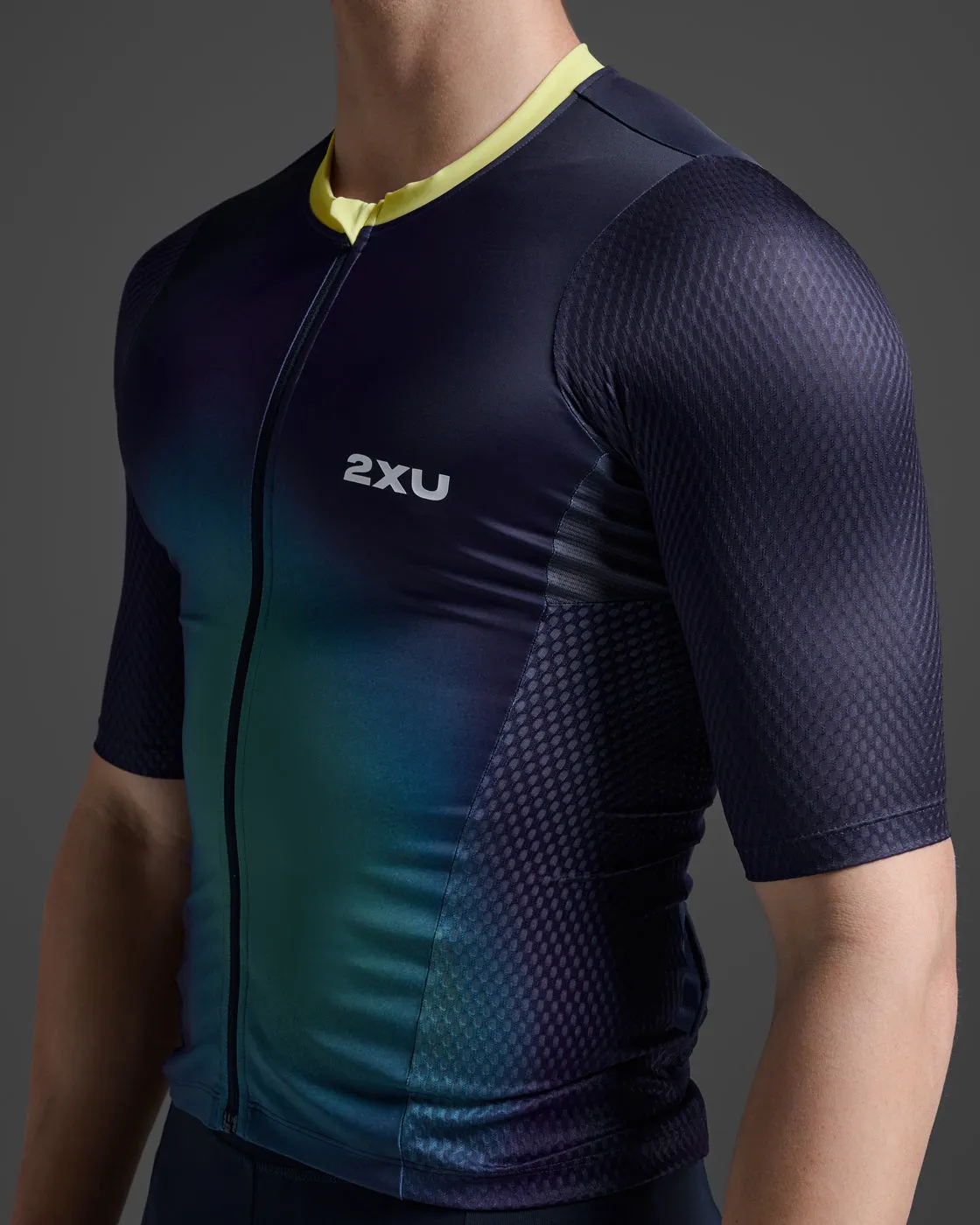 Aero Hex Tri Sleeved Top
