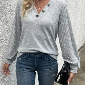 Cotton-Polyester T-shirt - V-neck & Button closure