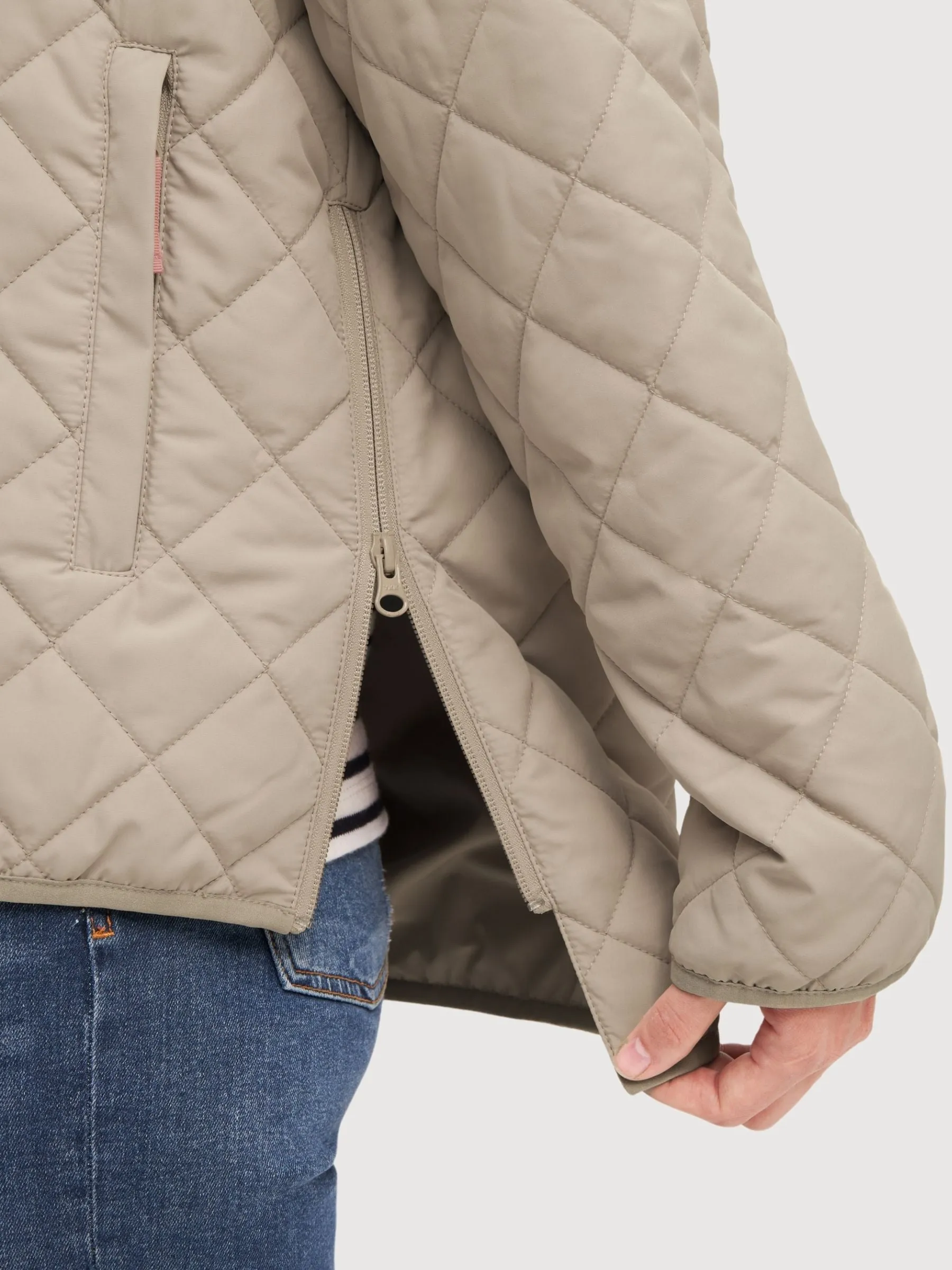 Derbe Quiltby Short Jacket in Cobblestone Beige | Derbe