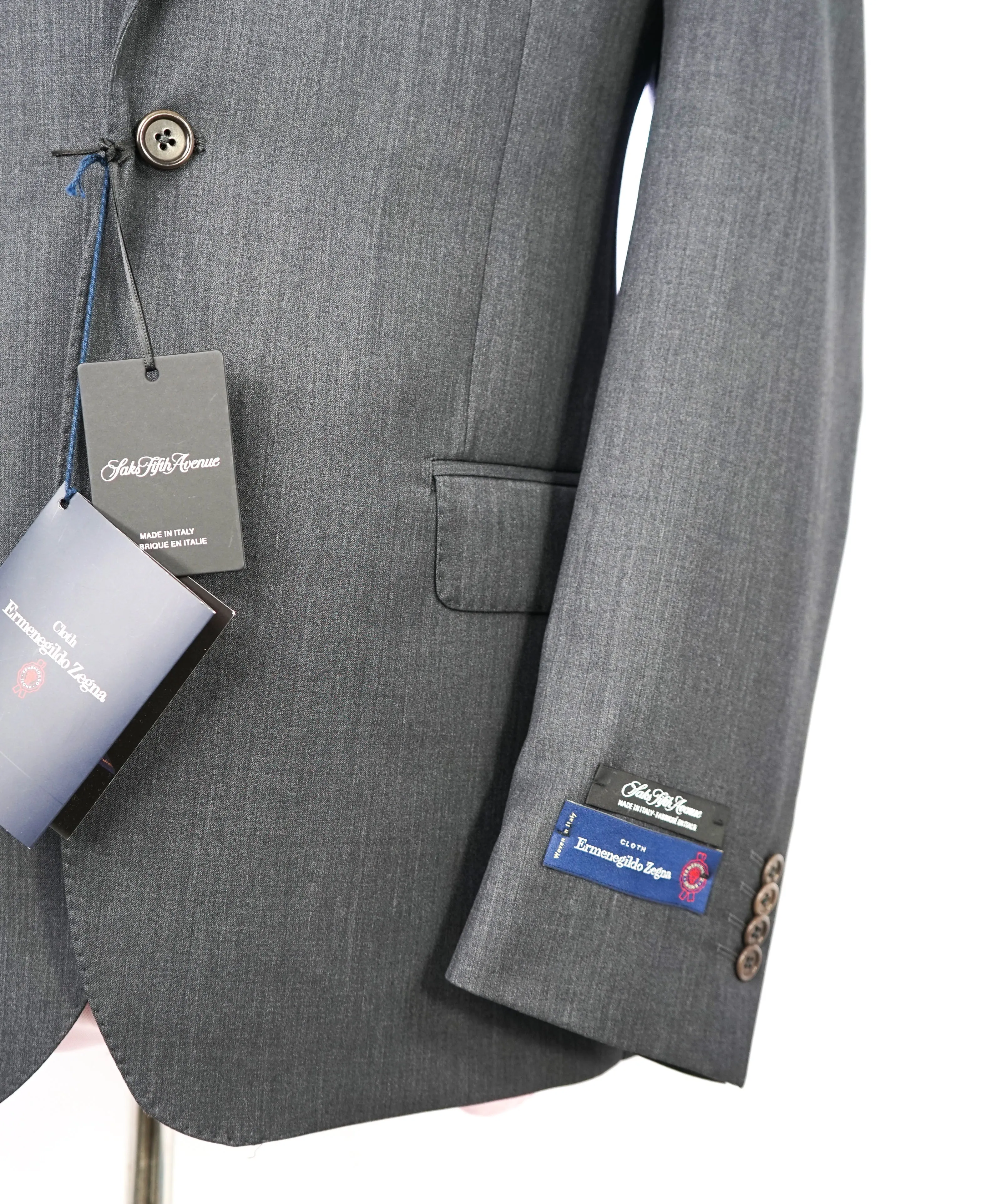 ERMENEGILDO ZEGNA - "TAILORED FIT" SAKS FIFTH AVENUE *SILK* Gray Suit - 42R