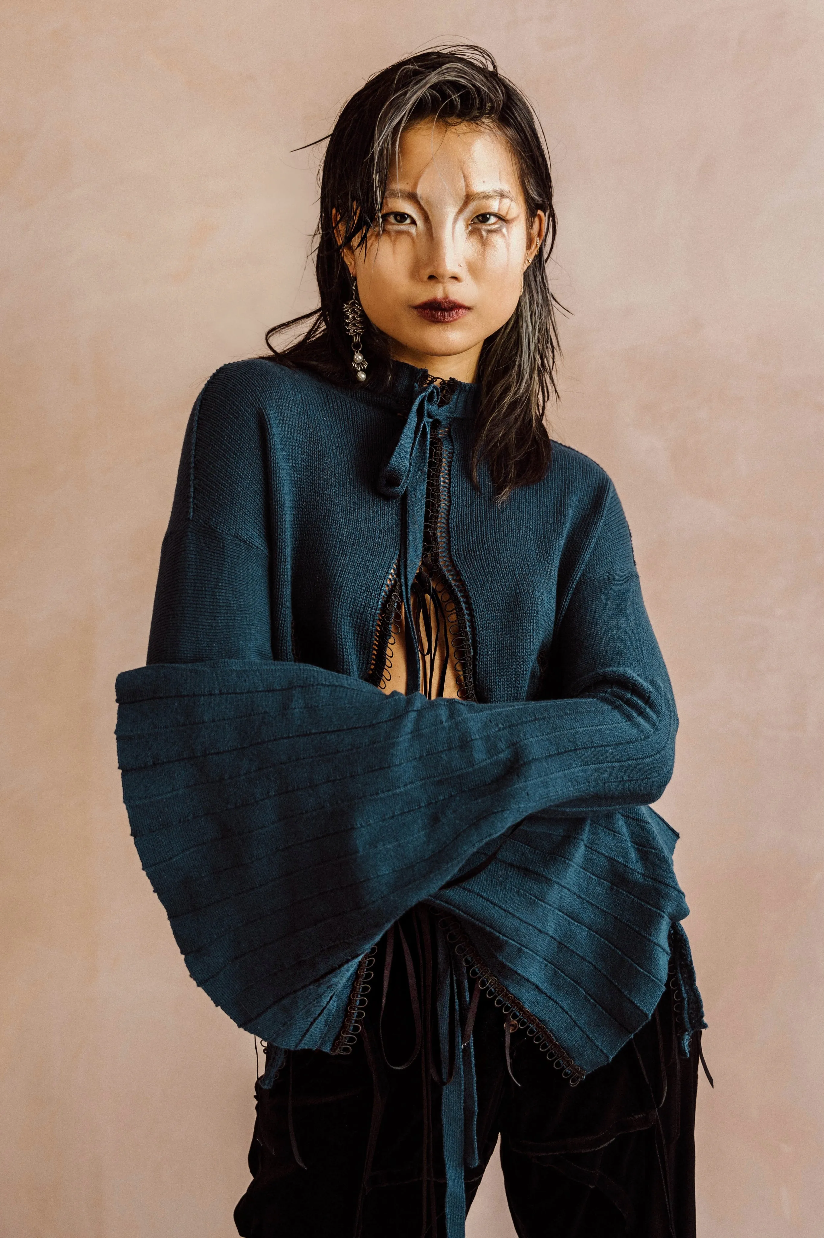 MANDRAGORA Cropped Navy Knit