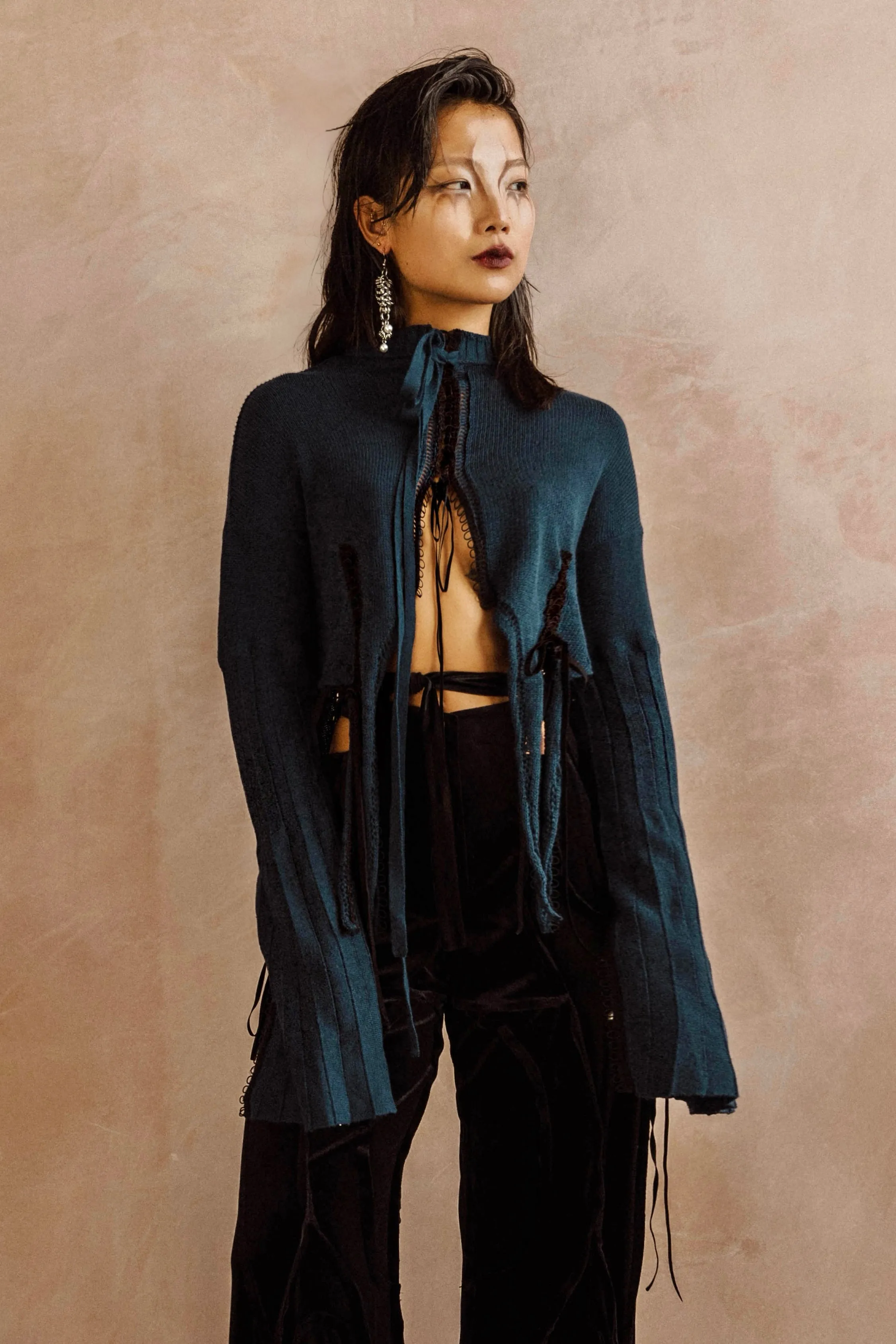 MANDRAGORA Cropped Navy Knit