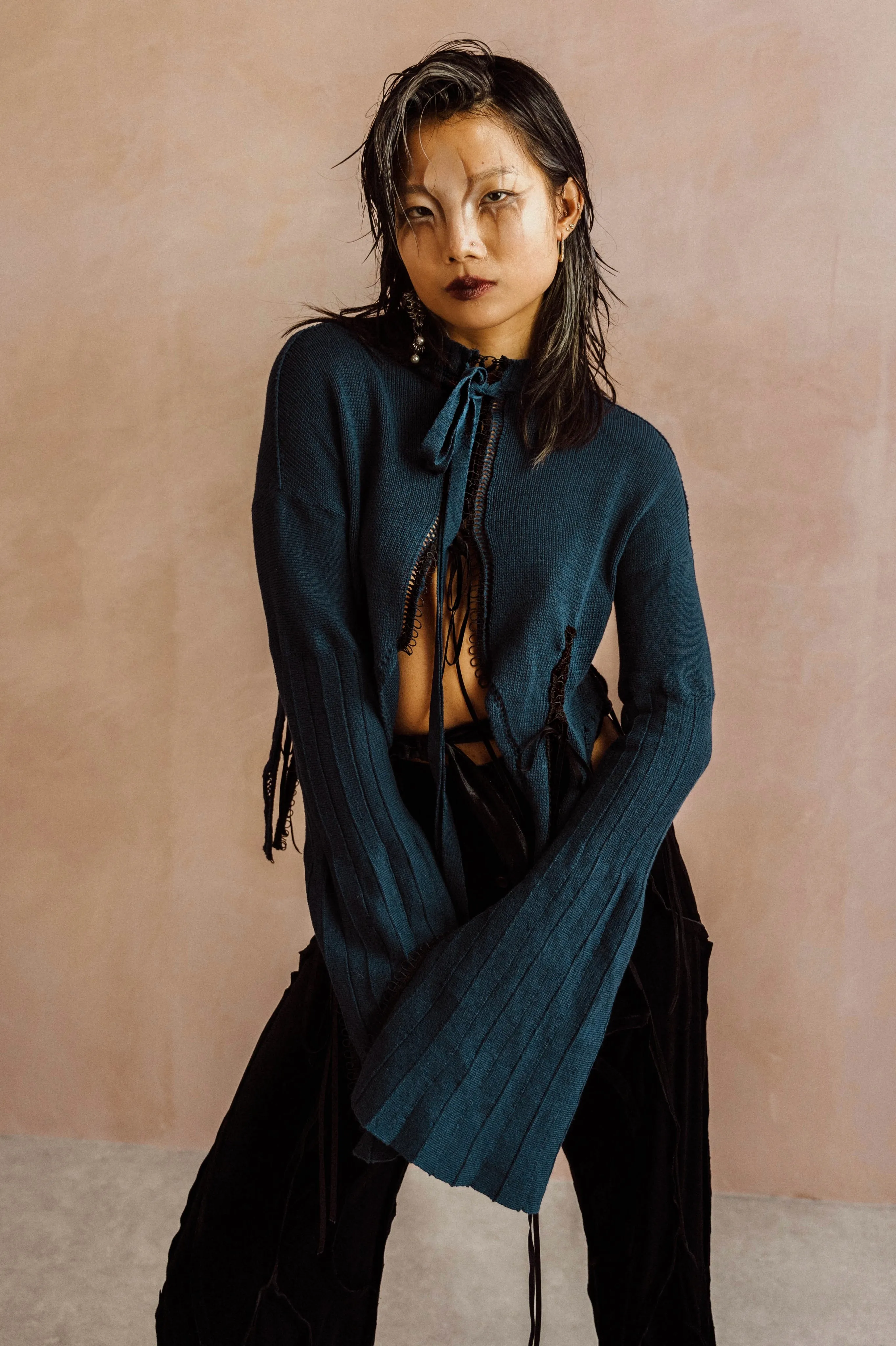 MANDRAGORA Cropped Navy Knit