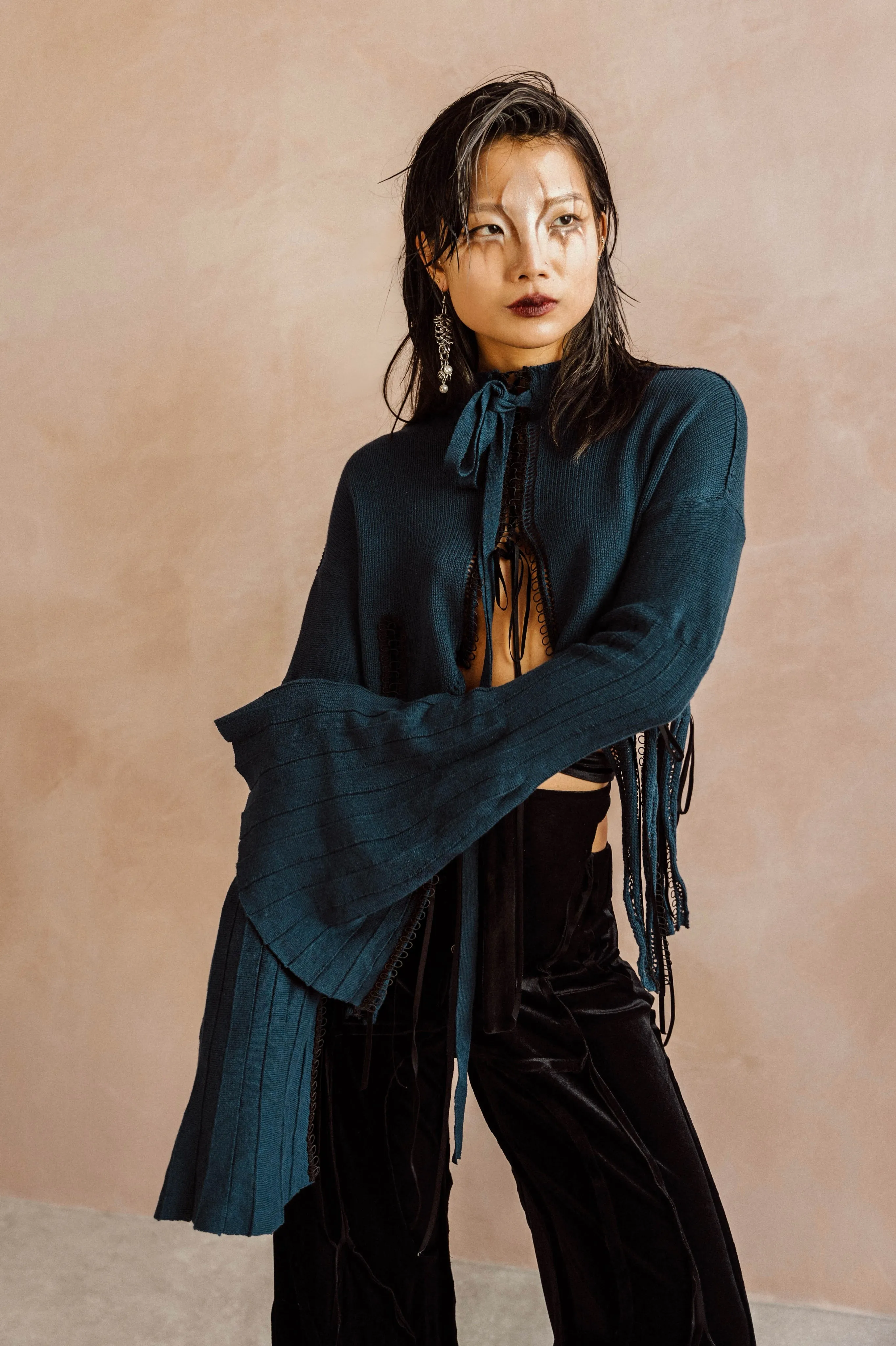 MANDRAGORA Cropped Navy Knit