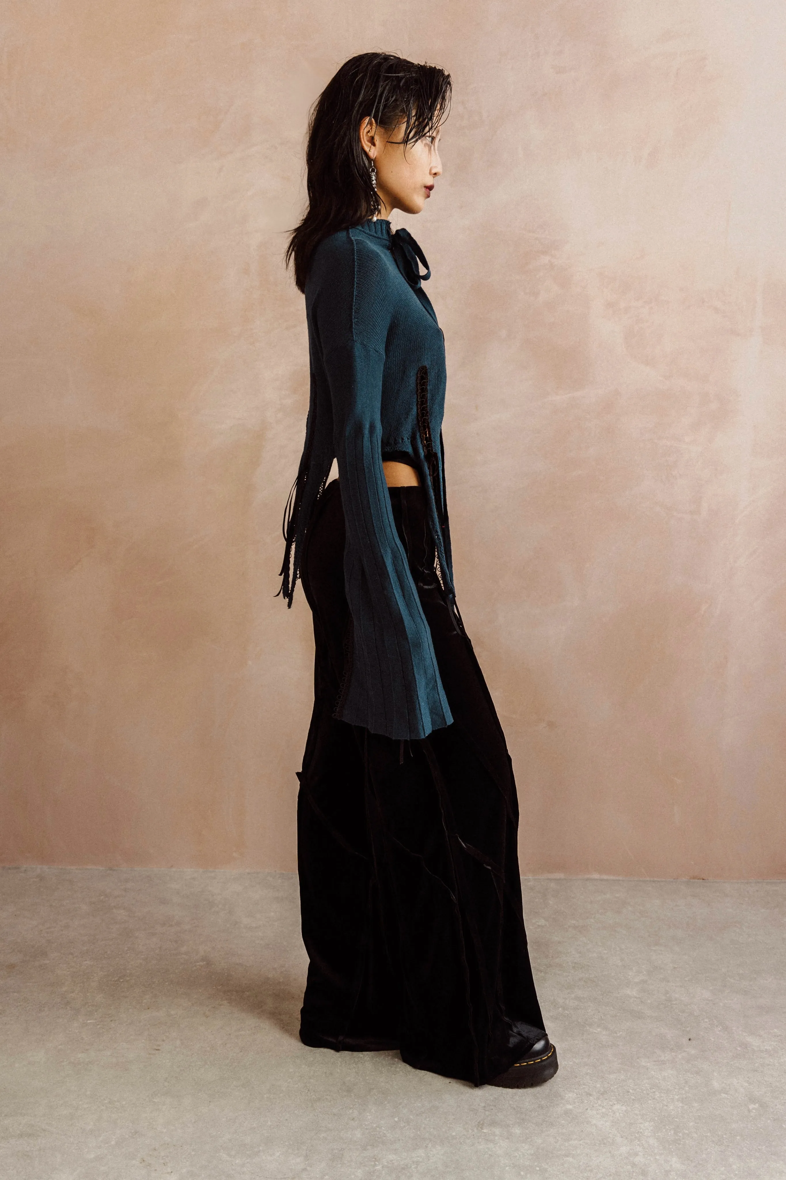 MANDRAGORA Cropped Navy Knit
