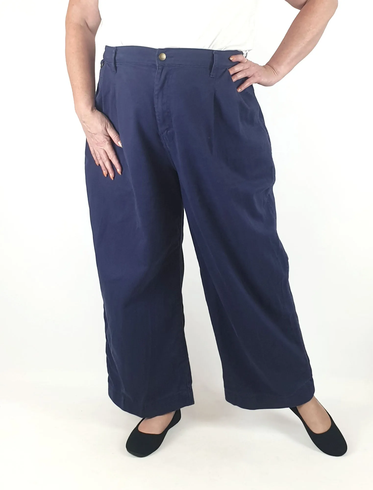Suk Workwear navy pants size 18 (note: tailoring)