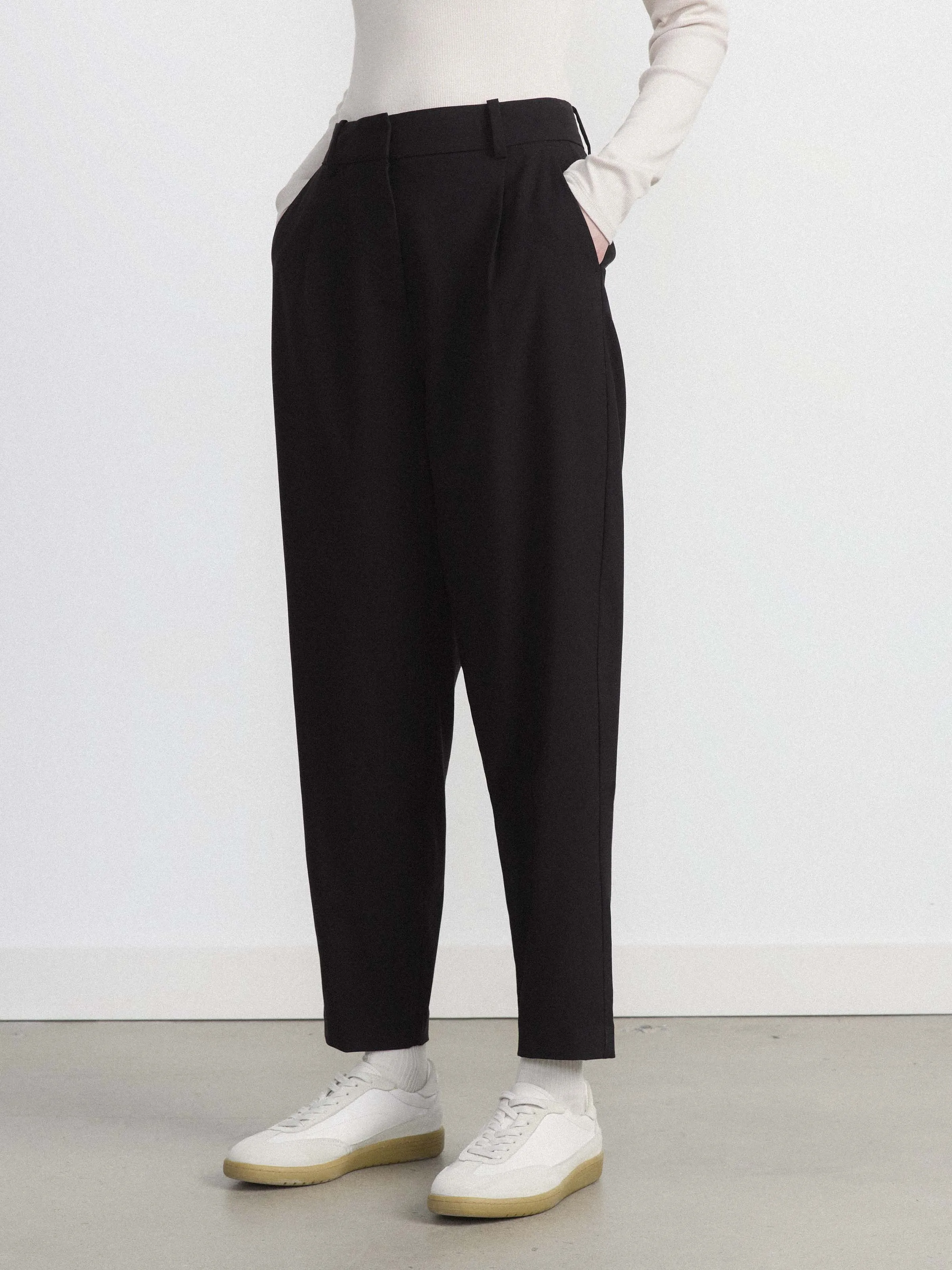 The Amelia Balloon Pant in Black
