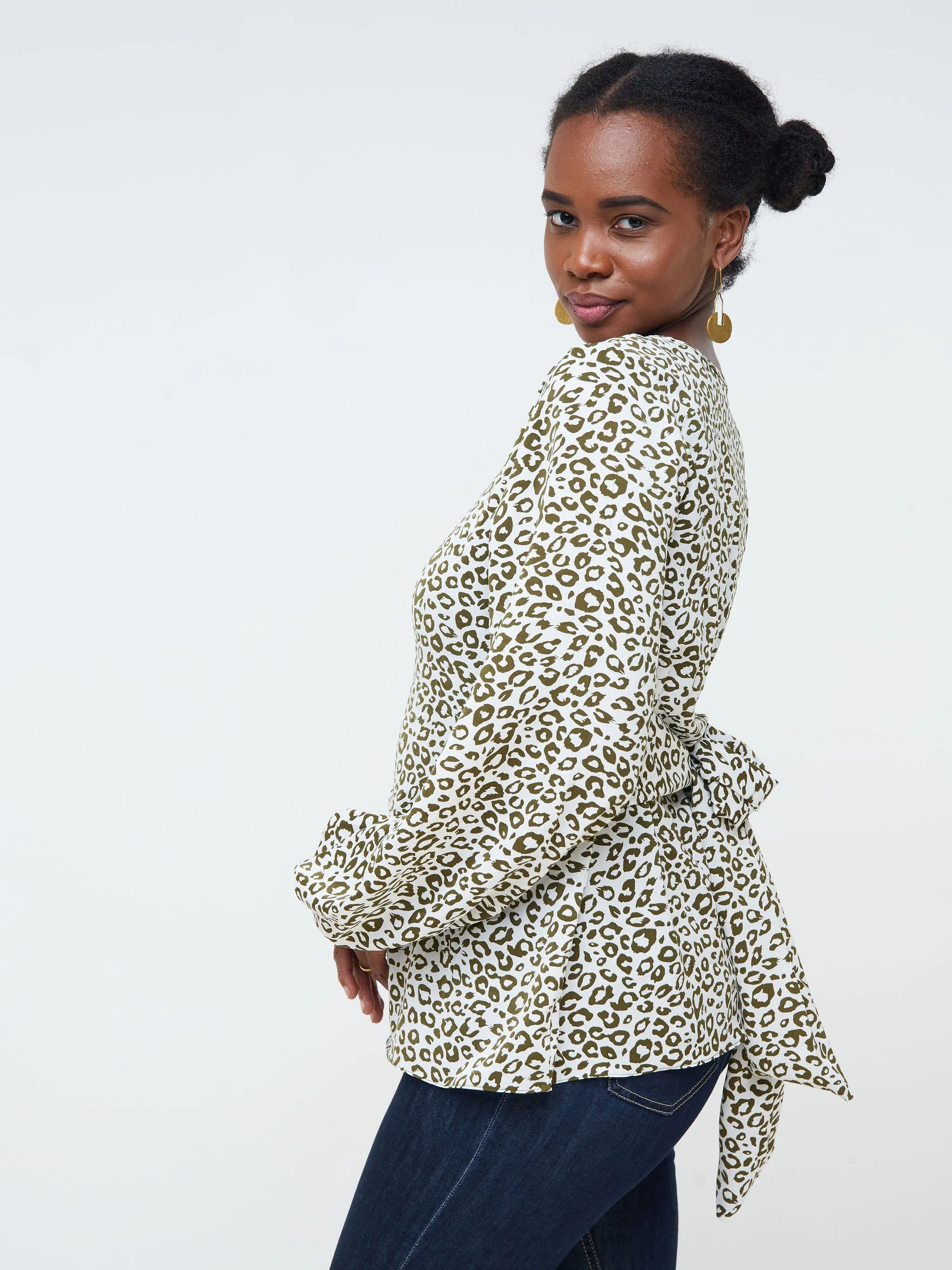 Vivo Basic Crepe Tie Top - White / Hunters Green Animal Print