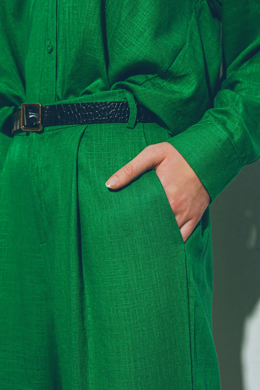 Wide-legged pants in light cotton fabric in green