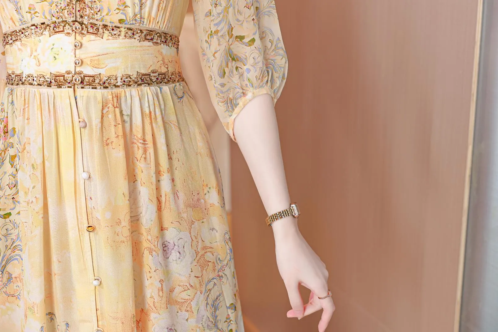 Women's Broderie Tea Dress with Short Sleeves for a Chic Vacation Look