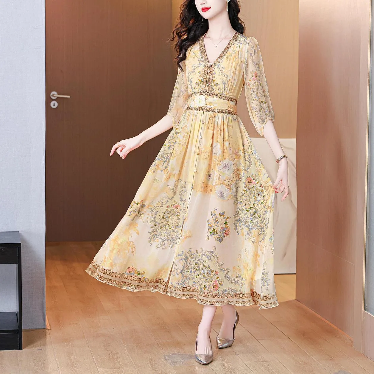 Women's Broderie Tea Dress with Short Sleeves for a Chic Vacation Look