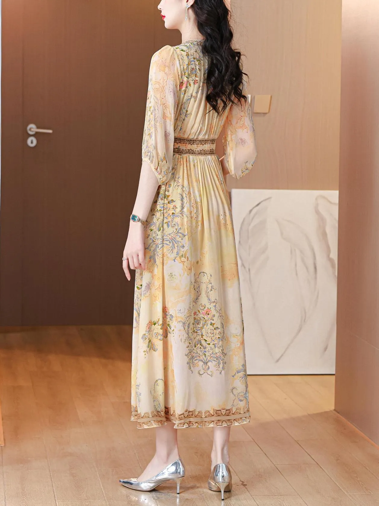 Women's Broderie Tea Dress with Short Sleeves for a Chic Vacation Look