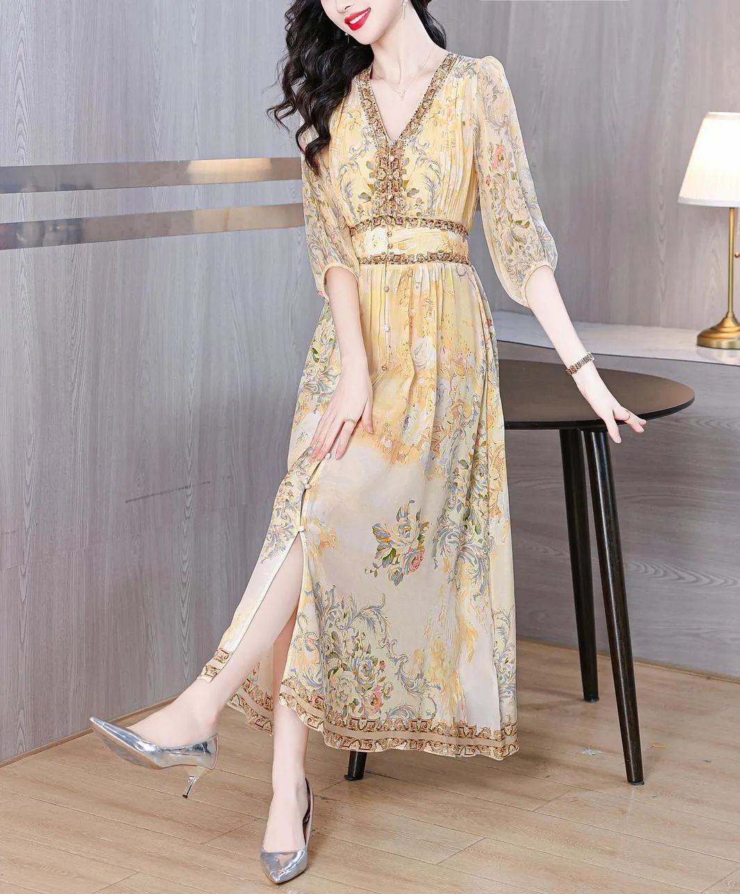 Women's Broderie Tea Dress with Short Sleeves for a Chic Vacation Look