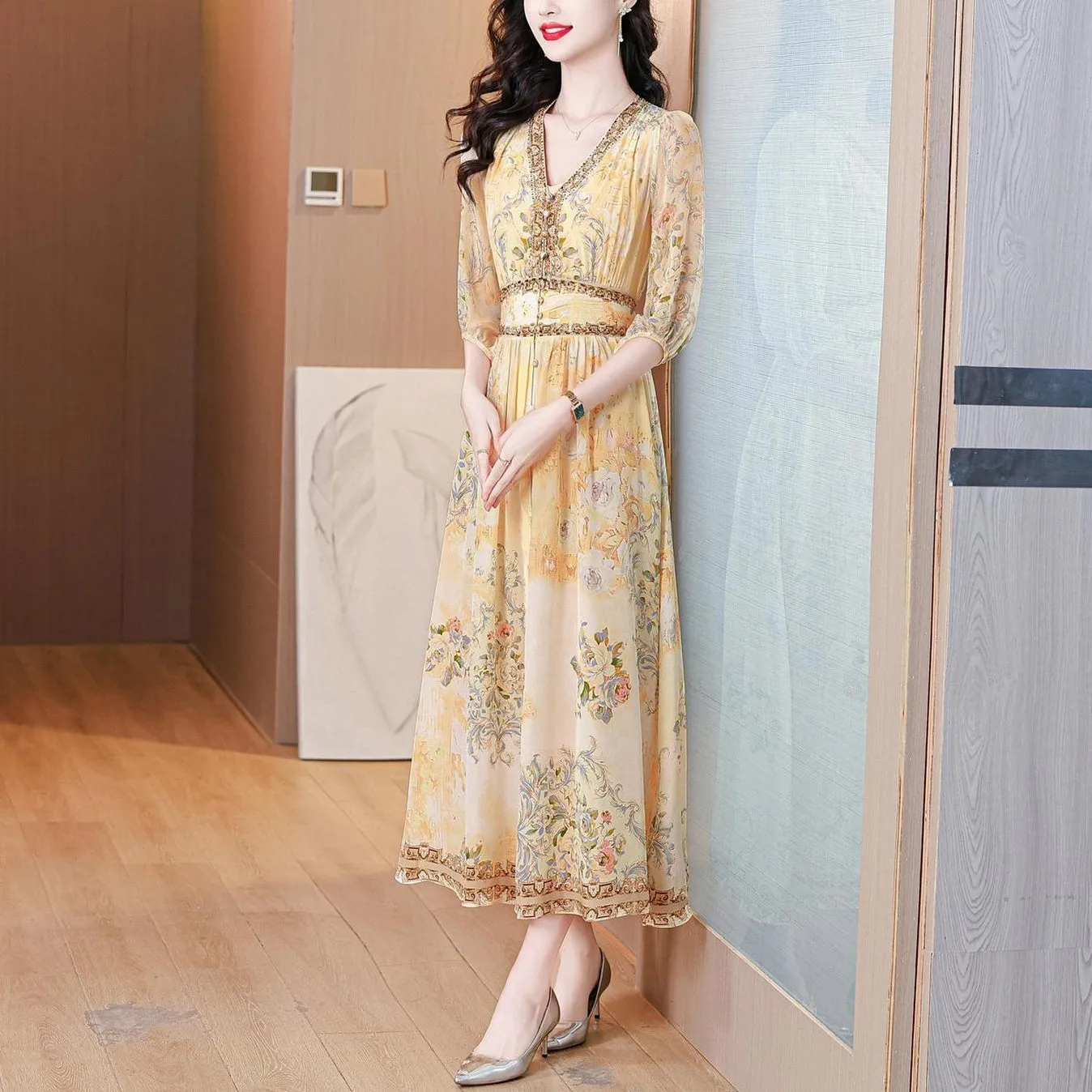 Women's Broderie Tea Dress with Short Sleeves for a Chic Vacation Look