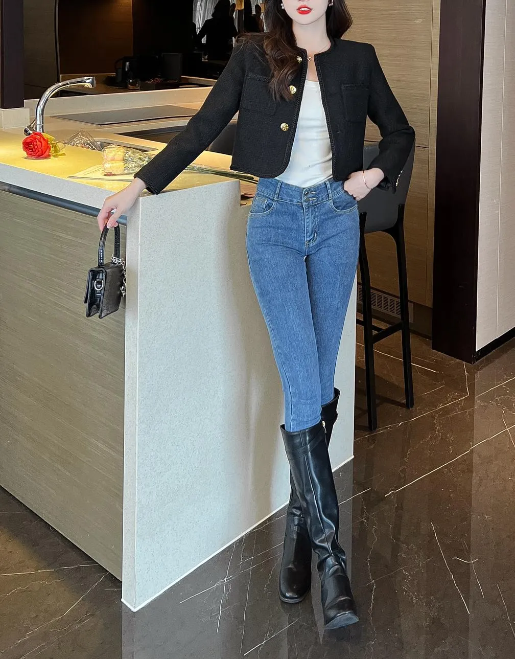 Women's Solid Button-up Blazer in Trendy Cropped Style