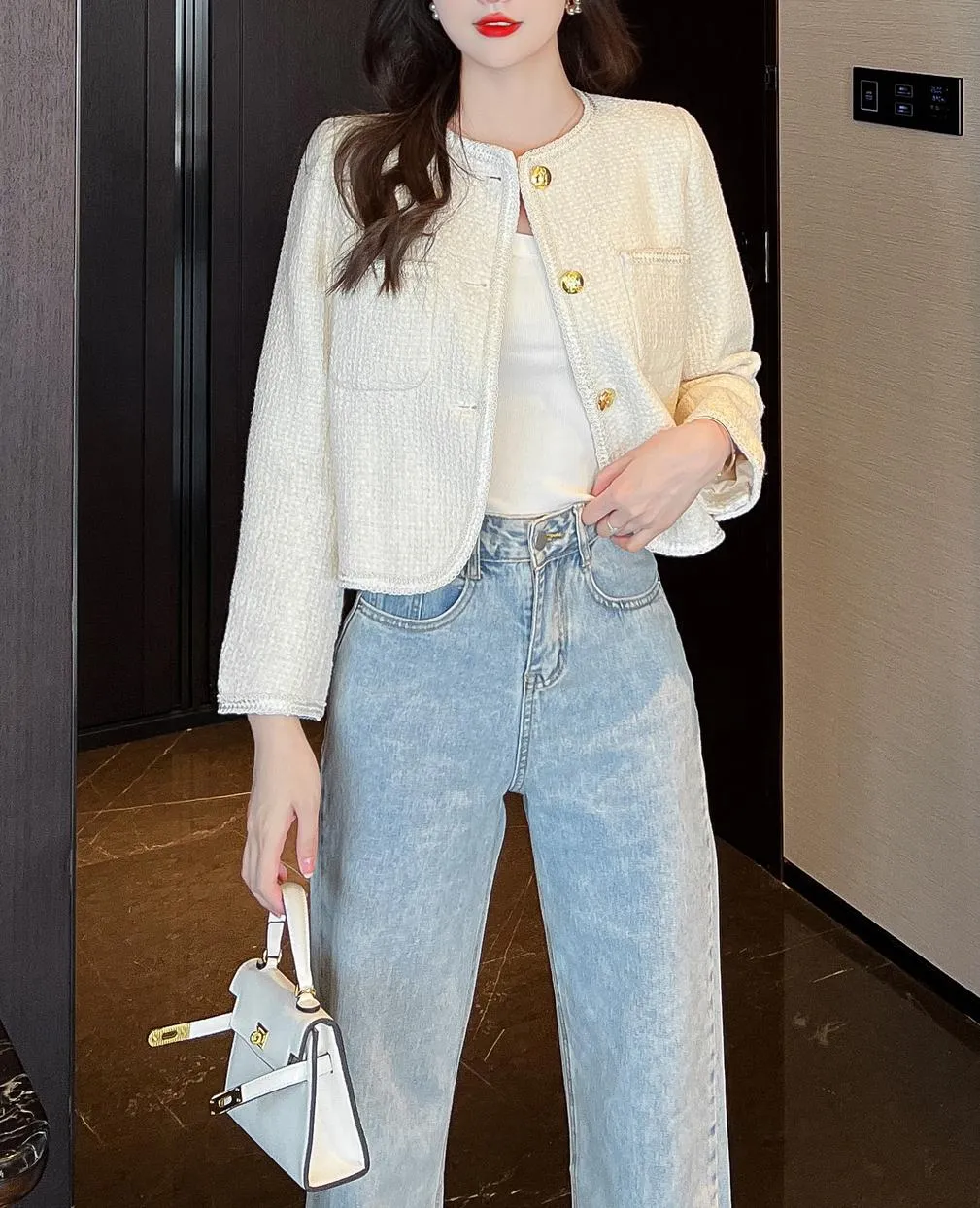 Women's Solid Button-up Blazer in Trendy Cropped Style