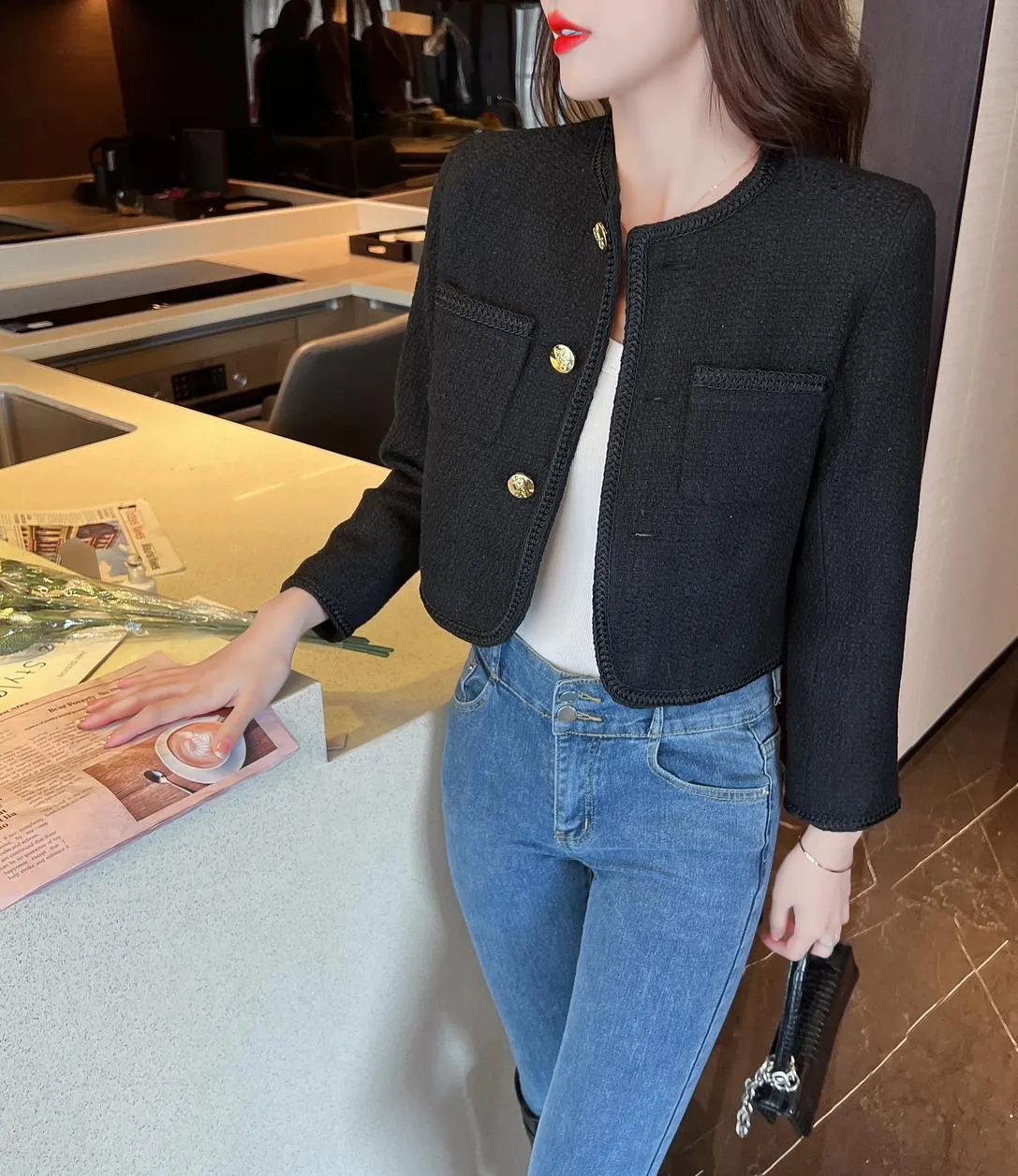 Women's Solid Button-up Blazer in Trendy Cropped Style