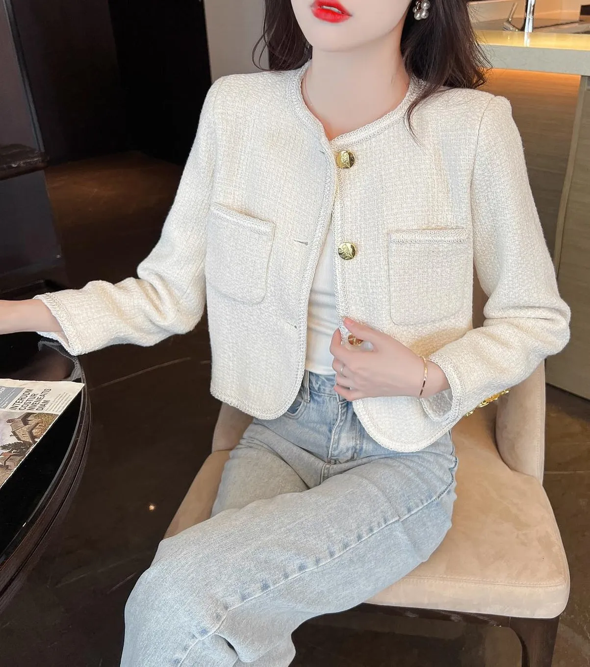 Women's Solid Button-up Blazer in Trendy Cropped Style