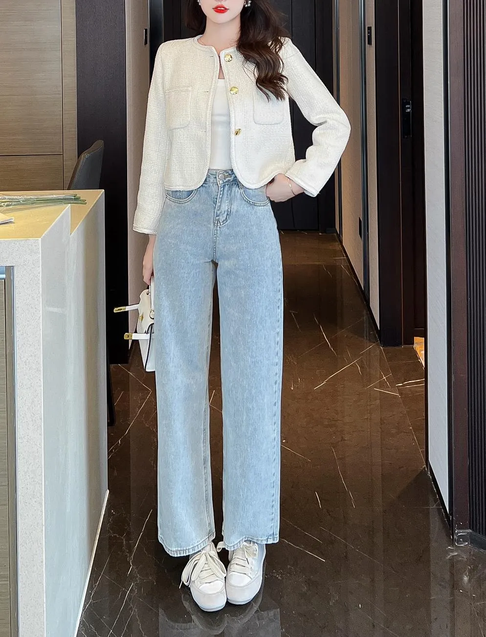 Women's Solid Button-up Blazer in Trendy Cropped Style