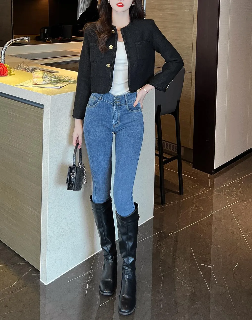 Women's Solid Button-up Blazer in Trendy Cropped Style