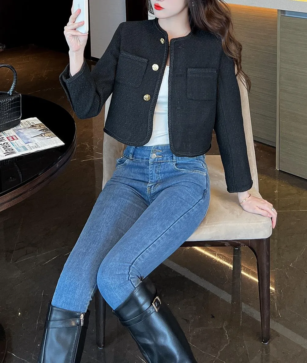 Women's Solid Button-up Blazer in Trendy Cropped Style