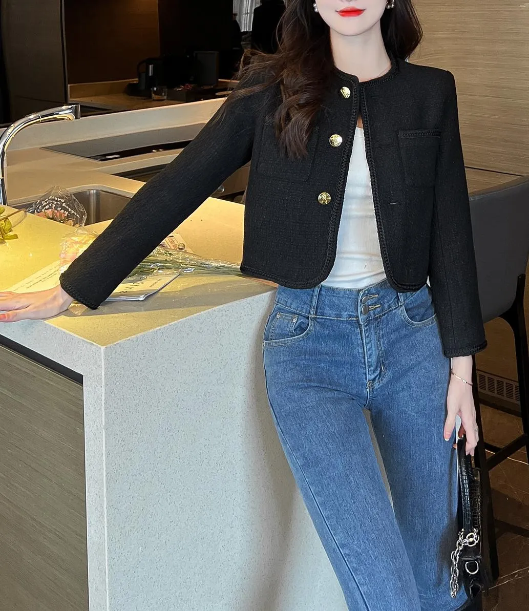 Women's Solid Button-up Blazer in Trendy Cropped Style